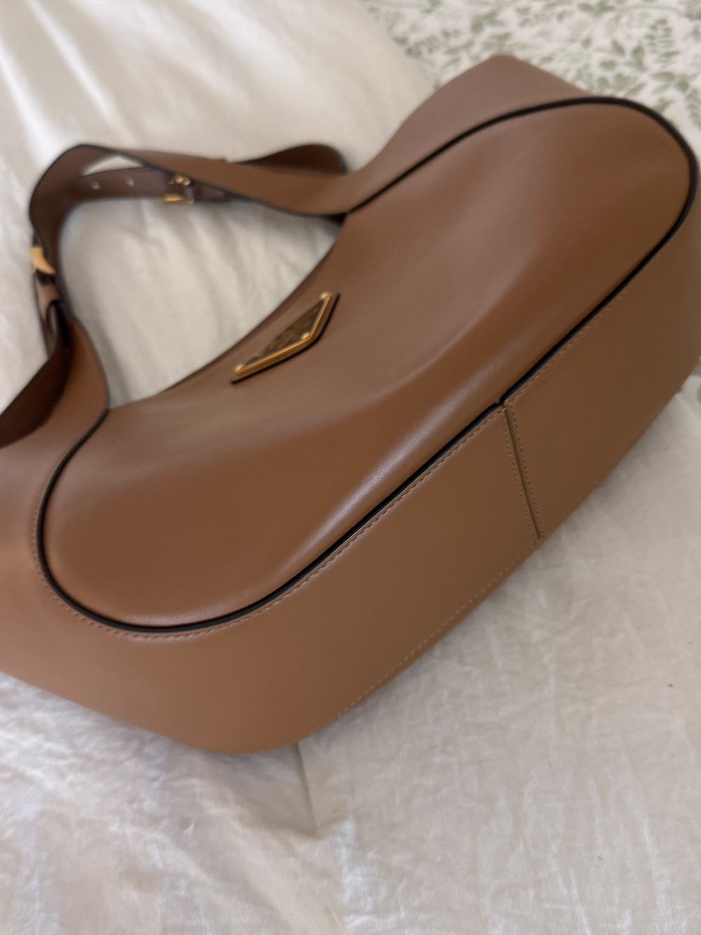 Prada Tan Leather Shoulder Bag with Gold Logo - Picture 3 of 6